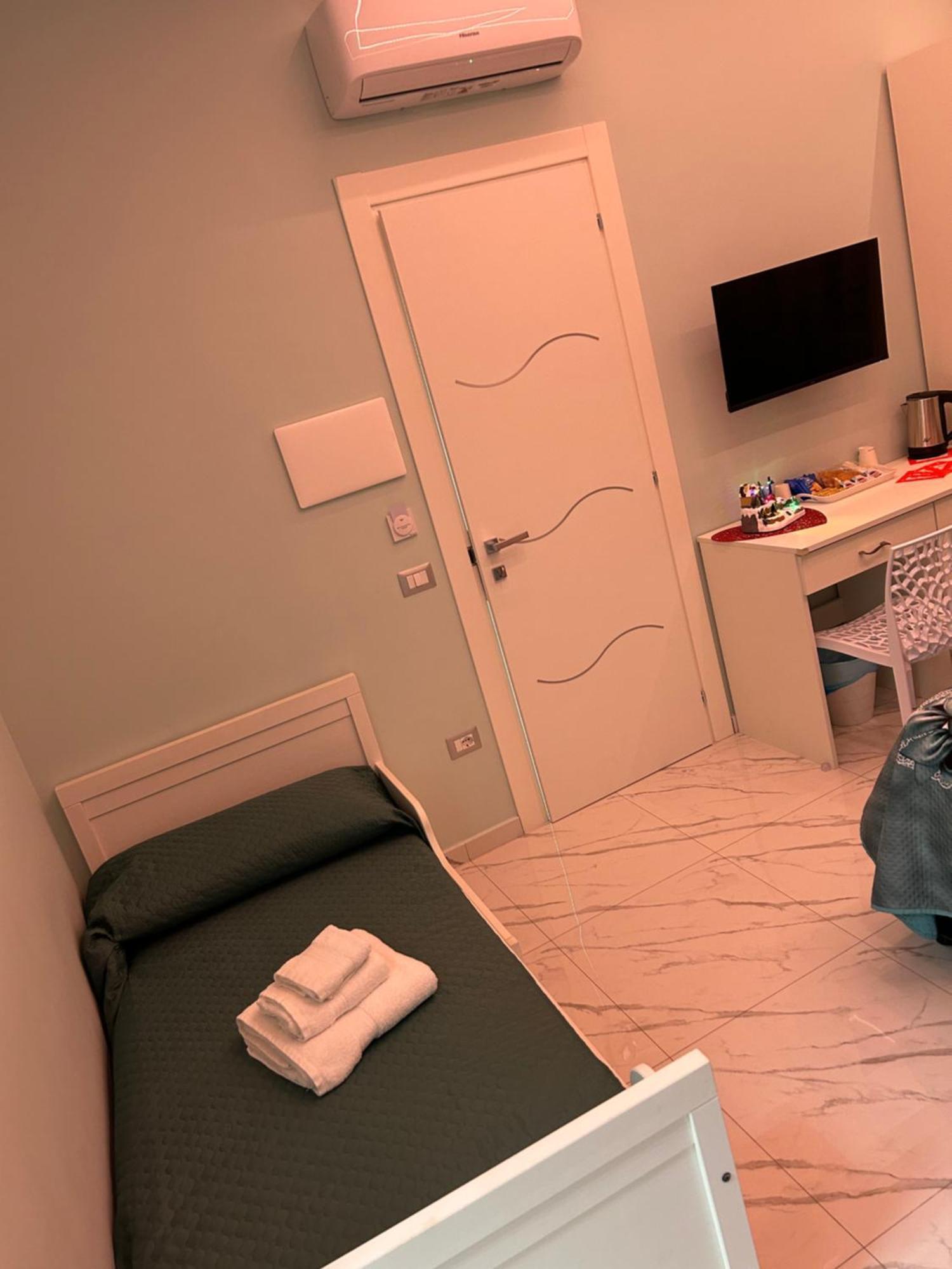 Bebsantaniellohouse1 Bed & Breakfast Napoli Ngoại thất bức ảnh