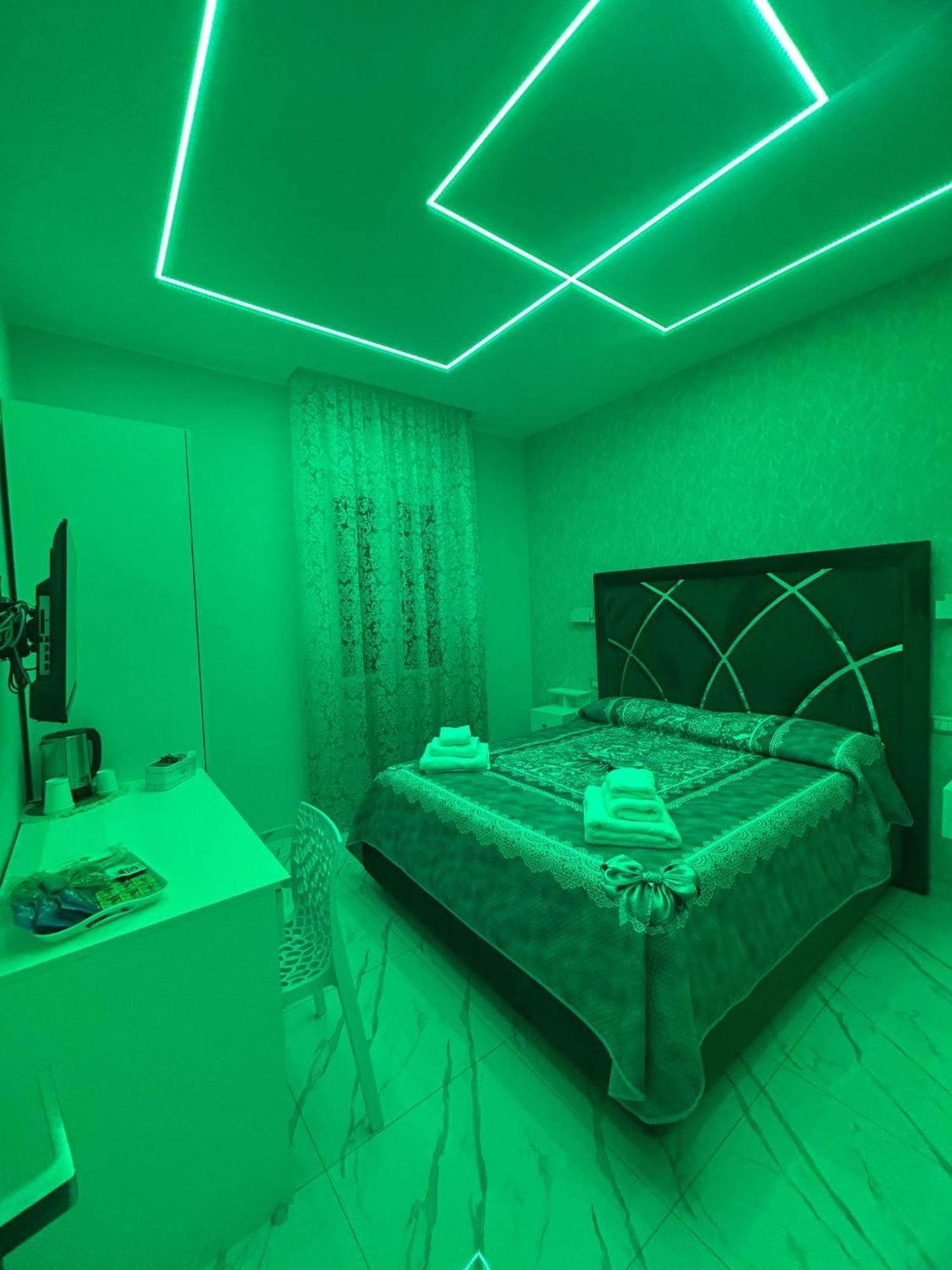 Bebsantaniellohouse1 Bed & Breakfast Napoli Ngoại thất bức ảnh