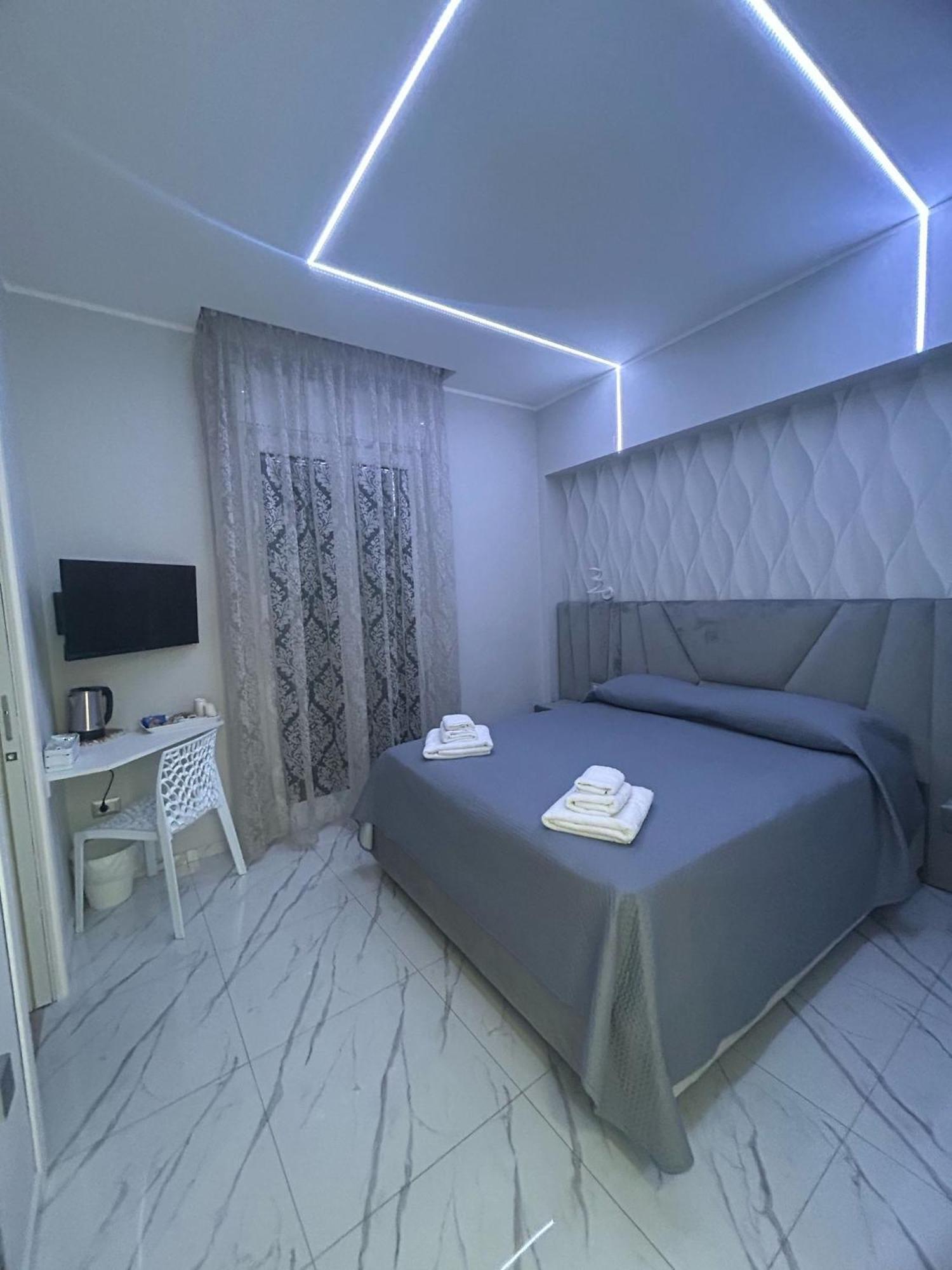 Bebsantaniellohouse1 Bed & Breakfast Napoli Ngoại thất bức ảnh
